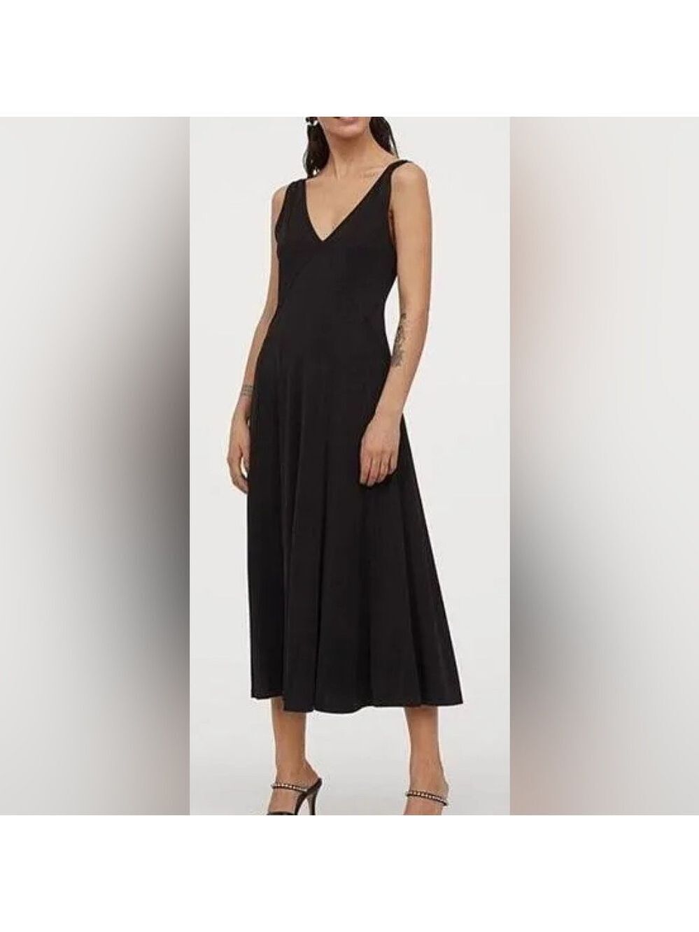 🔥NEW🔥 H&M Whimsigoth Chic V Neck Black Viscose Midi Dress size Small